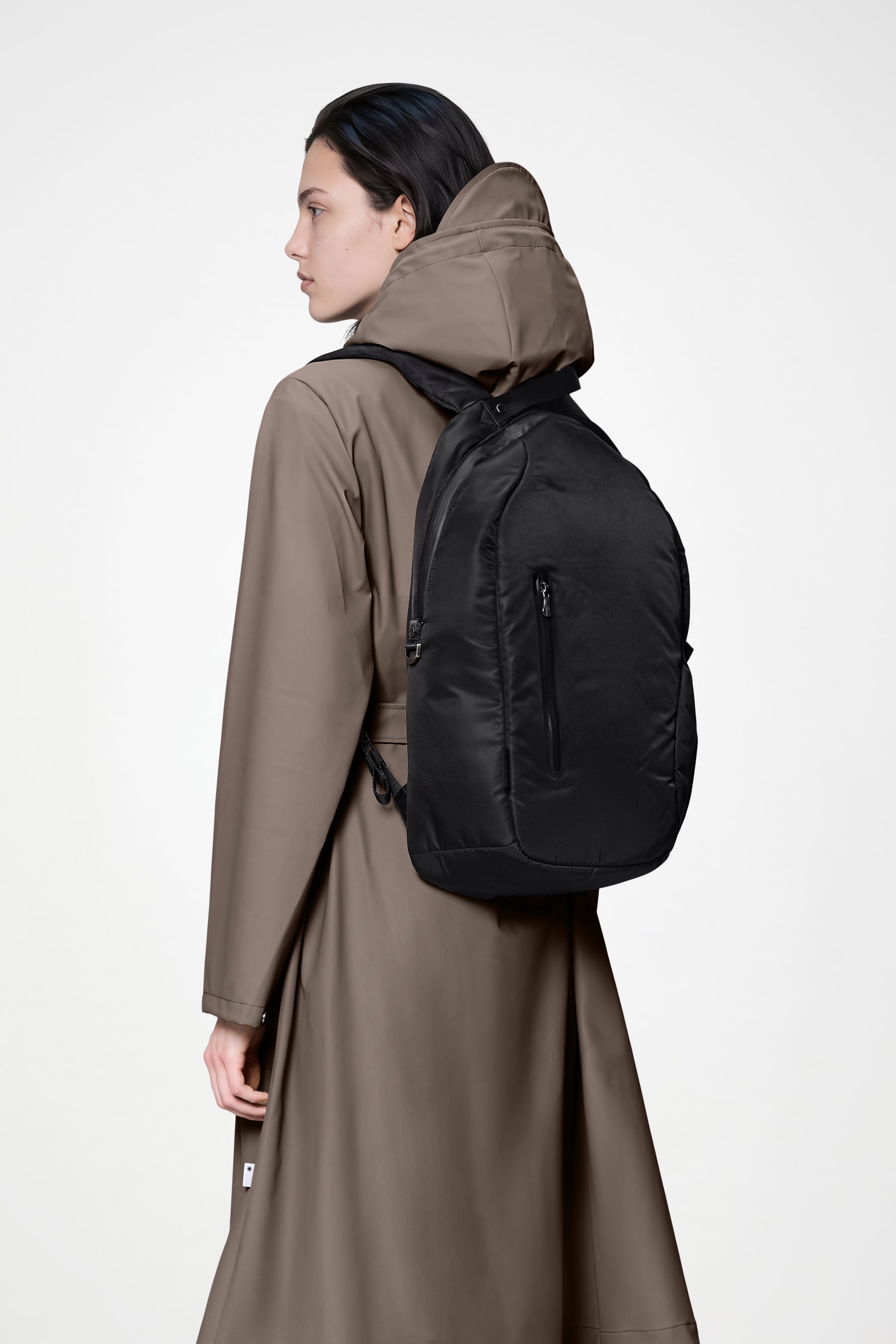 RAINS Delphi Backpack Black 30L H28.50 x D14 x W47.50 cm Backpack