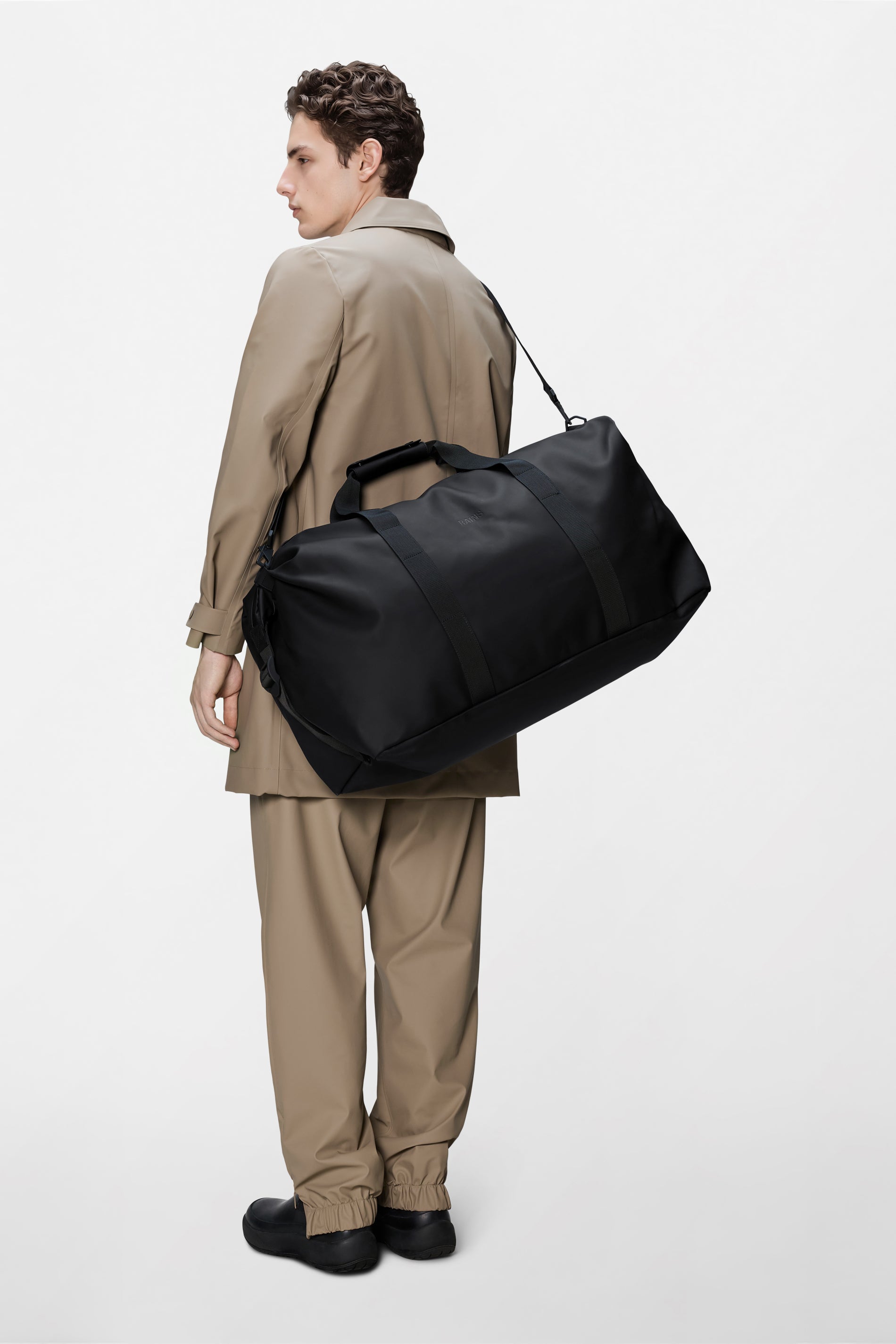 RAINS Hilo Weekend Bag Large Black 47L H29 x D28 x W60 cm Weekender